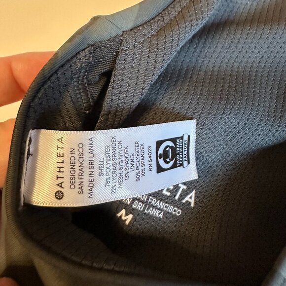 Athleta Contender Printed Sports Bra Size Medium Black Olive Camo - Picture 2 of 6